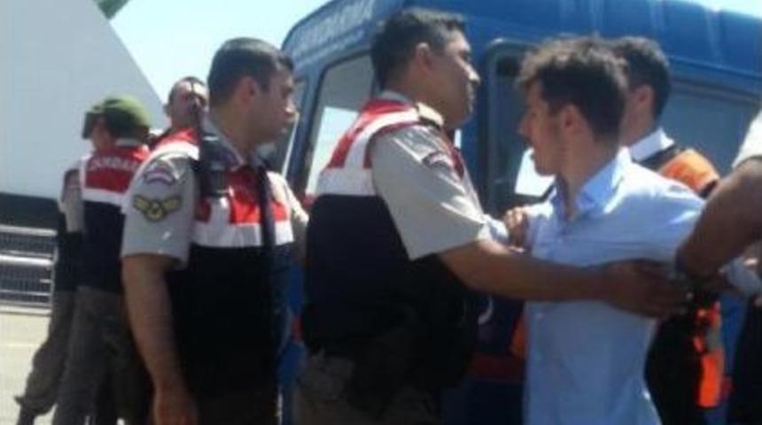 Emre Bel&ouml;zoğlu Ile Beşiktaş Taraftarları Gebze Eskihirar'da Feribotta Kavga Etti (2)