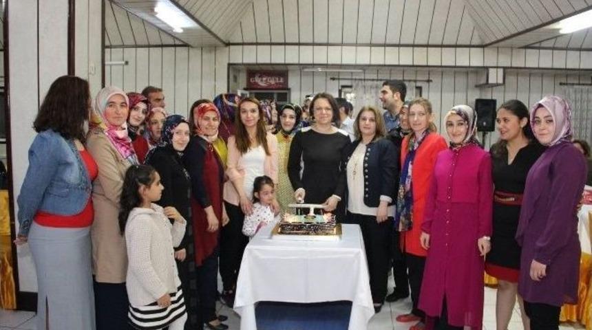 Oltu&rsquo;da Hemşirelere &Ouml;zel M&uuml;zik Eğlence Programı D&uuml;zenlendi