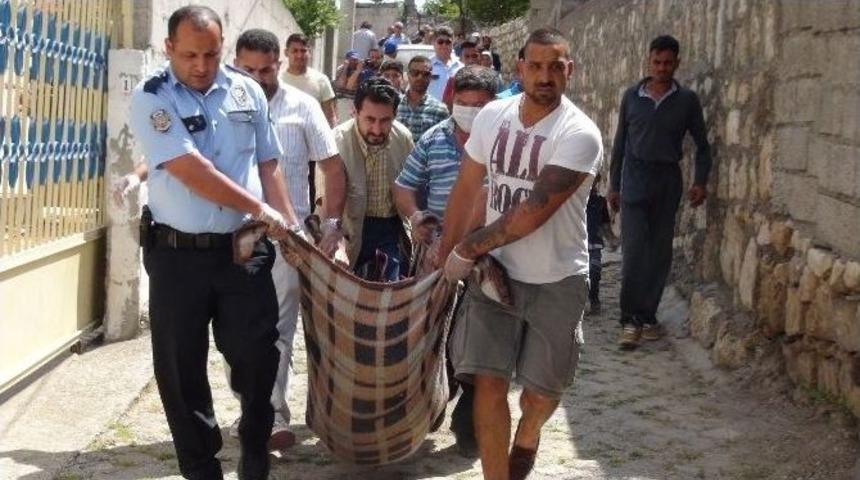 Evine D&ouml;nen Kadın Kocasının Cesedini Buldu