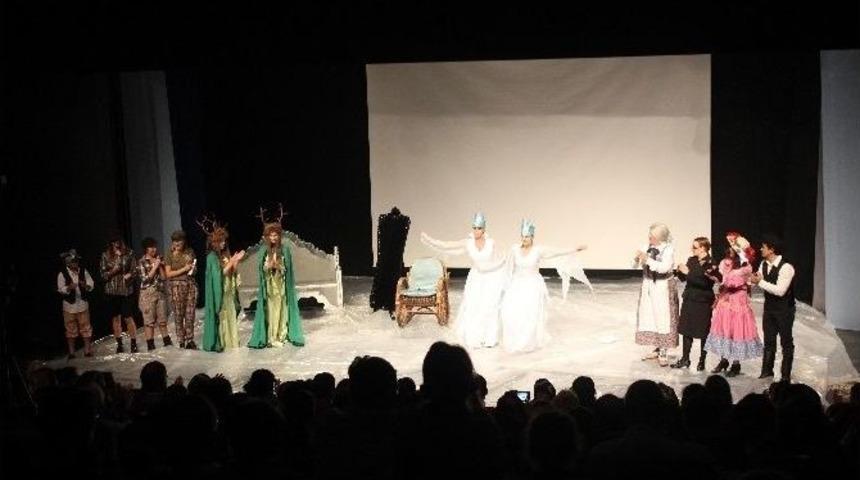 Alanya’da Sahnelenen Karlar Kraliçesi, Büyük İlgi Gördü