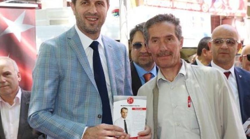 Saffet Sancaklı Broşür Dağıtıp, Seçmenlerle Fotoğraf Çektirdi