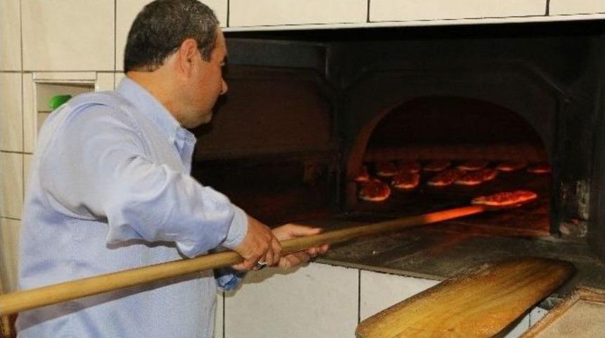 Ak Parti Milletvekili Samani, Tezgaha Ge&ccedil;erek Pide Pişirdi