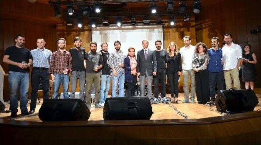 Me&uuml;&rsquo;l&uuml; &Ouml;ğrenciye &rsquo;en İyi Y&ouml;netmen&rsquo; &Ouml;d&uuml;l&uuml;