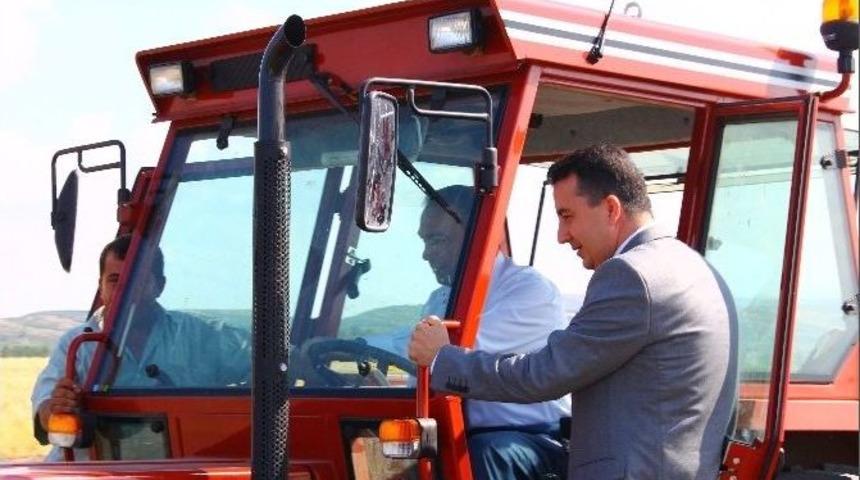 Kaymakam Soyt&uuml;rk, &Ccedil;ift&ccedil;ileri Tarlada Ziyaret Etti