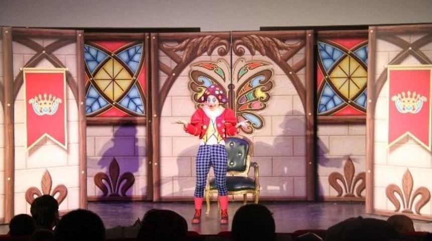 Kastamonu&rsquo;da &ldquo;kral &Ccedil;ıplak&rdquo; Oyunu Sahnelendi