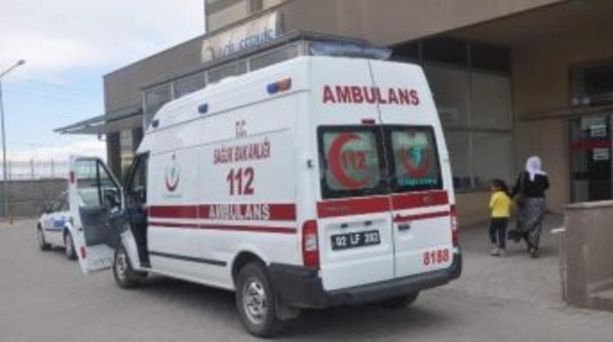 3 &Ouml;ğrenci Yedikleri Yiyeceklerden Zehirlendi