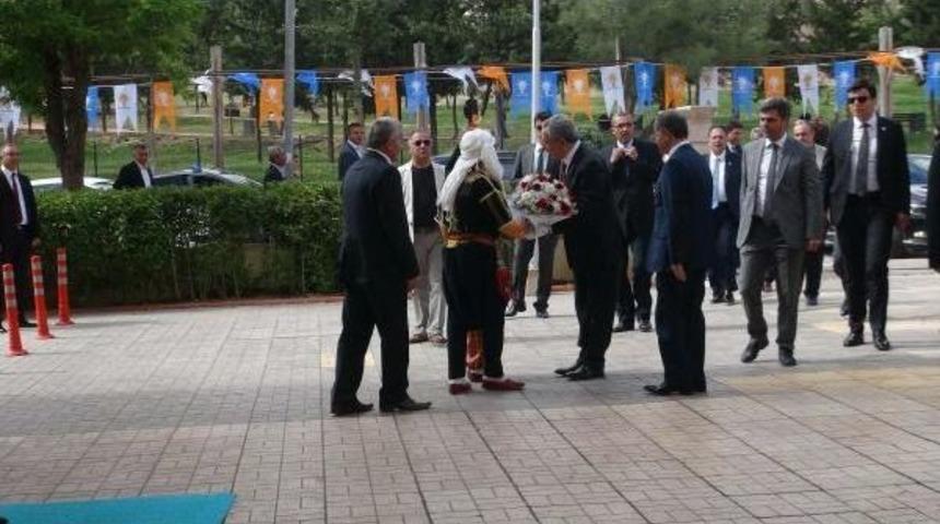 Arın&ccedil;: İnsanların &Ouml;zel Hayatına Girmek Adiliktir, Al&ccedil;aklıktır, Ahlaksızlıktır