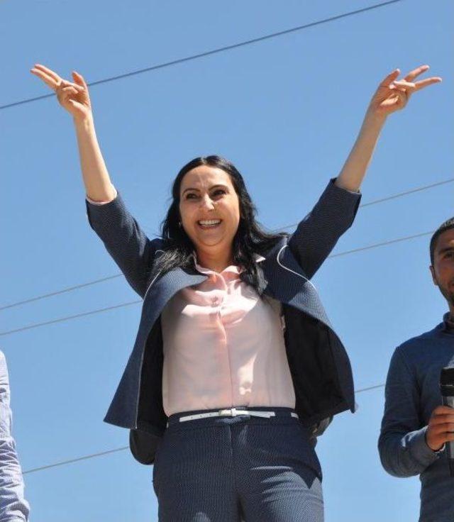 Yüksekdağ, Uşak'ta Cumhurbaşkanı Ve Başbakan'ı Eleştirdi