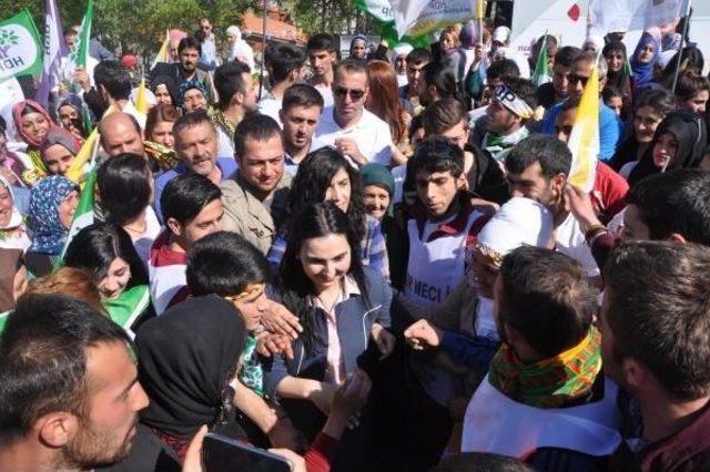 Yüksekdağ, Uşak'ta Cumhurbaşkanı Ve Başbakan'ı Eleştirdi