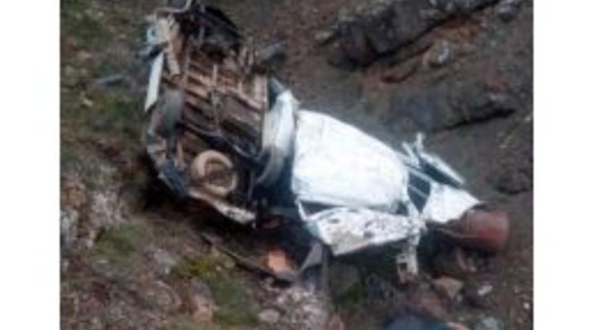 G&uuml;m&uuml;şhane&rsquo;de Trafik Kazası: 1 &Ouml;l&uuml;, 1 Yaralı