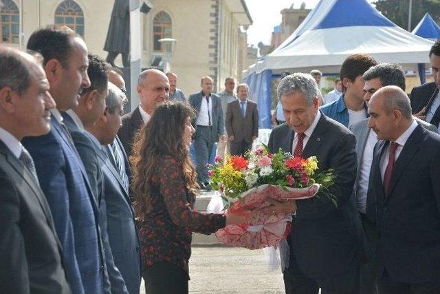 Başbakan Yardımcısı Arınç, Kilis Belediyesini Ziyaret Etti