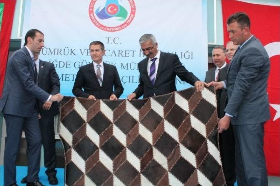 G&uuml;mr&uuml;k Bakanı Canikli Niğde&rsquo;de