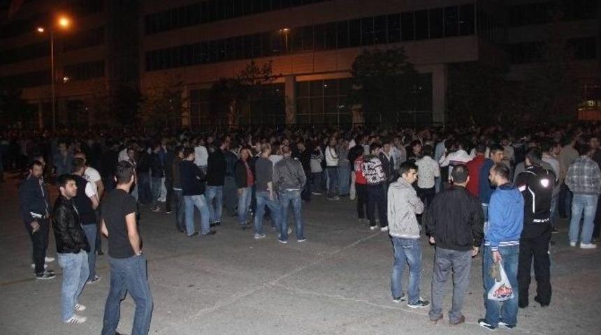 Renault Fabrikasındaki İş&ccedil;iler &Uuml;retimi Durdurdu