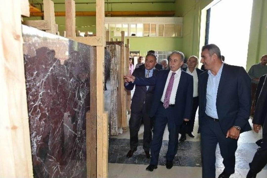 Vali B&uuml;y&uuml;k B&uuml;y&uuml;k, Aosb&rsquo;deki Fabrikaları Ziyaret Etti
