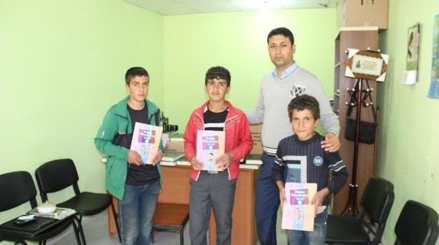 Kur&rsquo;an Kursu &Ouml;ğrencilerine Anlamlı Hediye