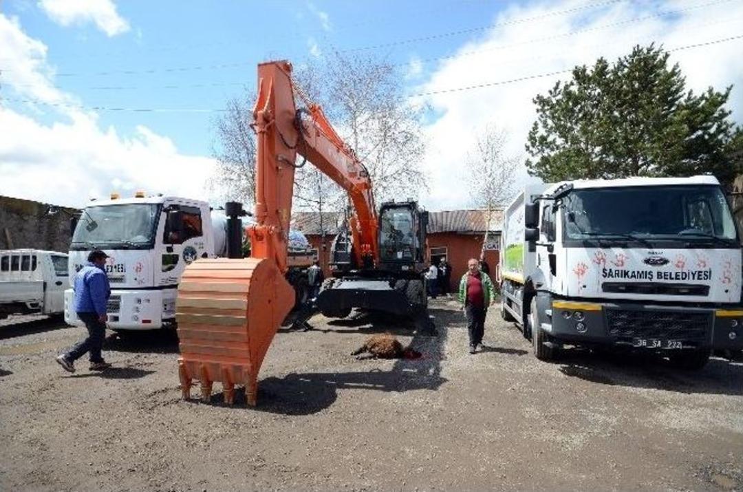 Sarıkamış Belediyesi Makine Parkını Yeni Ara&ccedil;lar Alındı