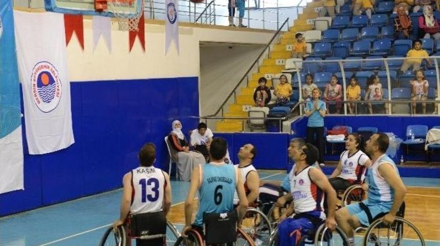 Tekerlekli Sandalye İle Potayı Salladılar