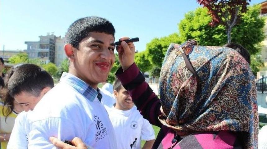 Engelliler G&ouml;n&uuml;llerince Eğlendi