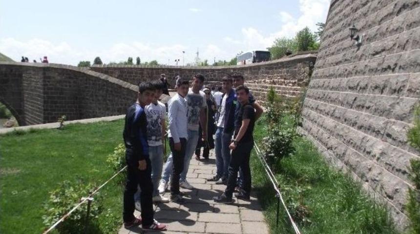 Siirtli Gen&ccedil;ler Diyarbakır Gezisine Katıldı