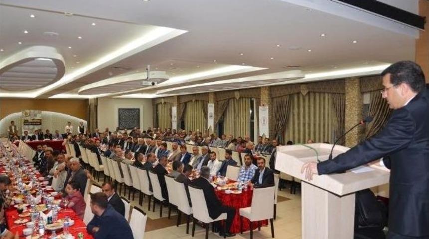 Vali &Ccedil;elik Ahilik Haftası Nedeniyle Esnafla Yemekte Bir Araya Geldi