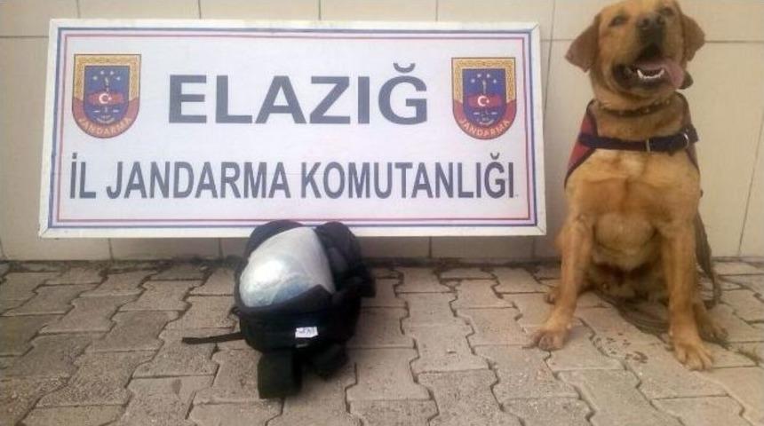 Sırt &Ccedil;antasında Toz Esrar Ele Ge&ccedil;irildi