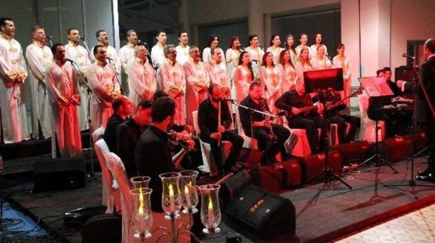 M&uuml;zeden İlahi Ve Nağmeler Y&uuml;kseldi