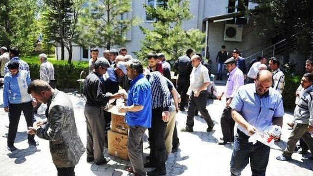 Karaman Belediyesi Kandil Simidi Dağıttı