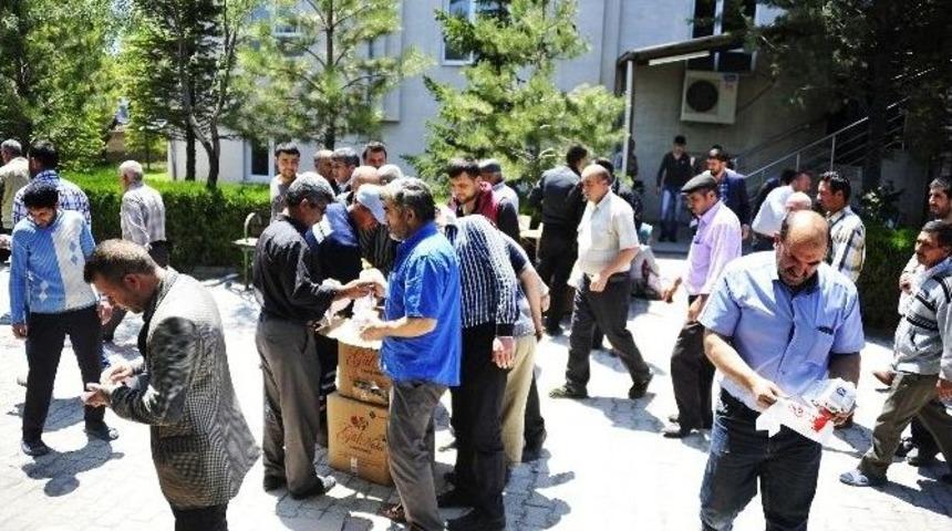 Karaman Belediyesi Kandil Simidi Dağıttı