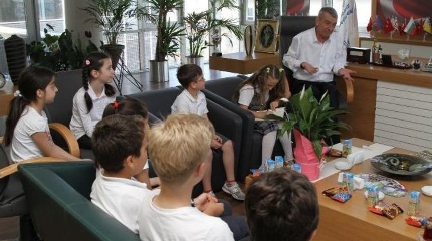 Başkan Şenol&rsquo;dan &Ouml;ğrencilere R&ouml;portaj