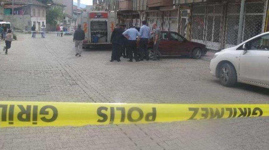 Park Halindeki Otomobilden Sızan Gaz Korkuttu