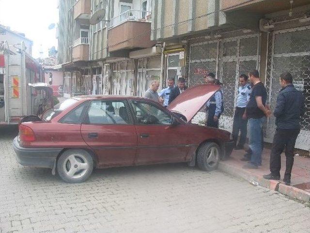 Park Halindeki Otomobilden Sızan Gaz Korkuttu