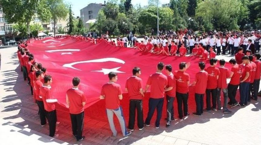 Trabzon&rsquo;da 19 Mayıs Atat&uuml;rk&rsquo;&uuml; Anma Gen&ccedil;lik Ve Spor Bayramı Etkinlikleri Gen&ccedil;lik Y&uuml;r&uuml;y&uuml;ş&uuml; İle Başladı