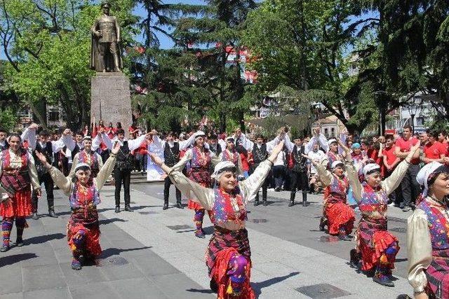 Trabzon’da 19 Mayıs Atatürk’ü Anma Gençlik Ve Spor Bayramı Etkinlikleri Gençlik Yürüyüşü İle Başladı