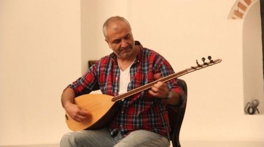 Nil&uuml;fer&rsquo;de Şiir Gecesi