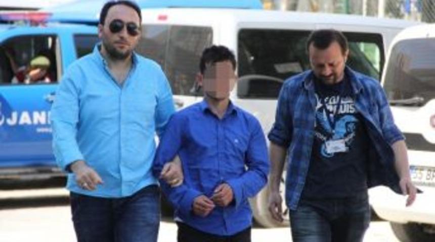 Kızlara Teşhirde Bulunan Gen&ccedil; Yakalandı