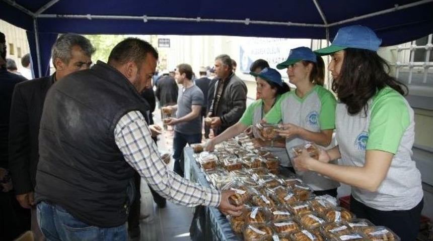 Odunpazarı Belediyesi 2 Bin Kandil Simidi Dağıttı