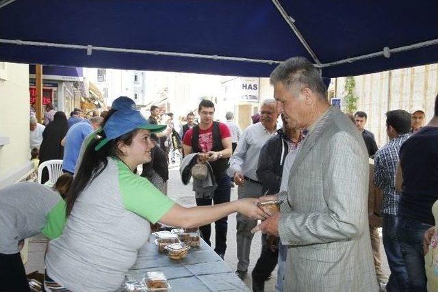 Odunpazarı Belediyesi 2 Bin Kandil Simidi Dağıttı