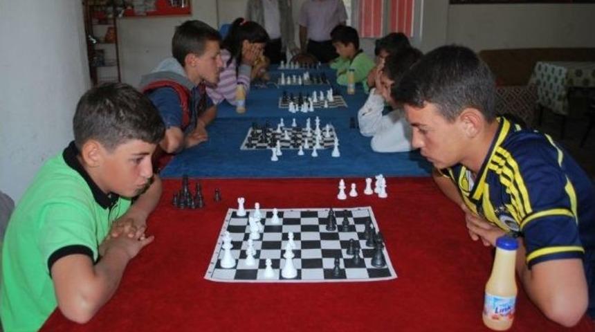 &Ouml;ğrenciler Arası Satran&ccedil; Turnuvası Yapıldı