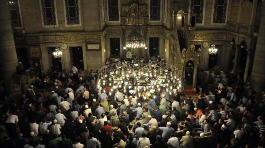 Mira&ccedil; Kandili'nde Ey&uuml;p Sultan Camii'ne Akın Ettiler...