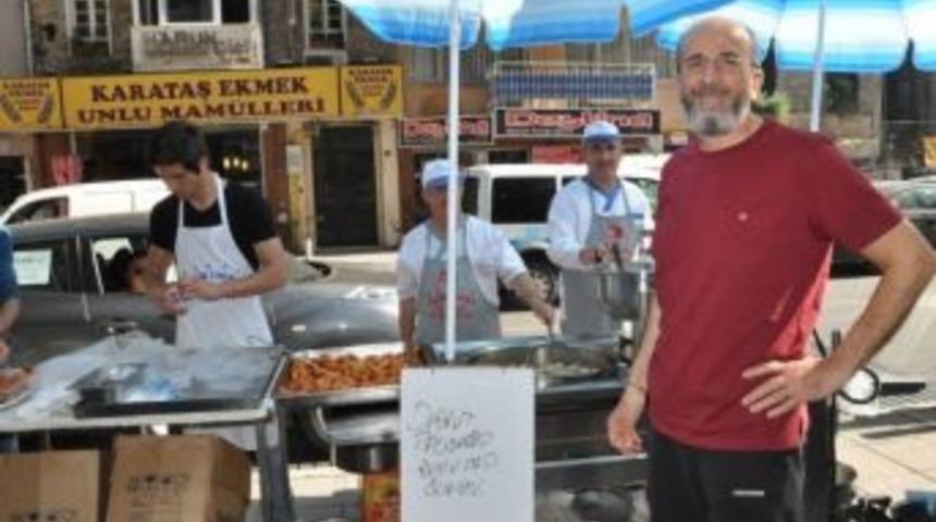 Musevi Vatandaş Mira&ccedil; Kandilinde Lokma D&ouml;kt&uuml;rd&uuml;