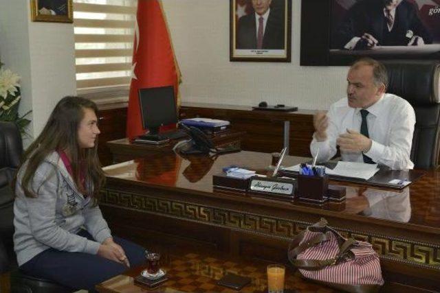 Liseli Fatma, Sesleri Yeniden Duymaya Başladı 1