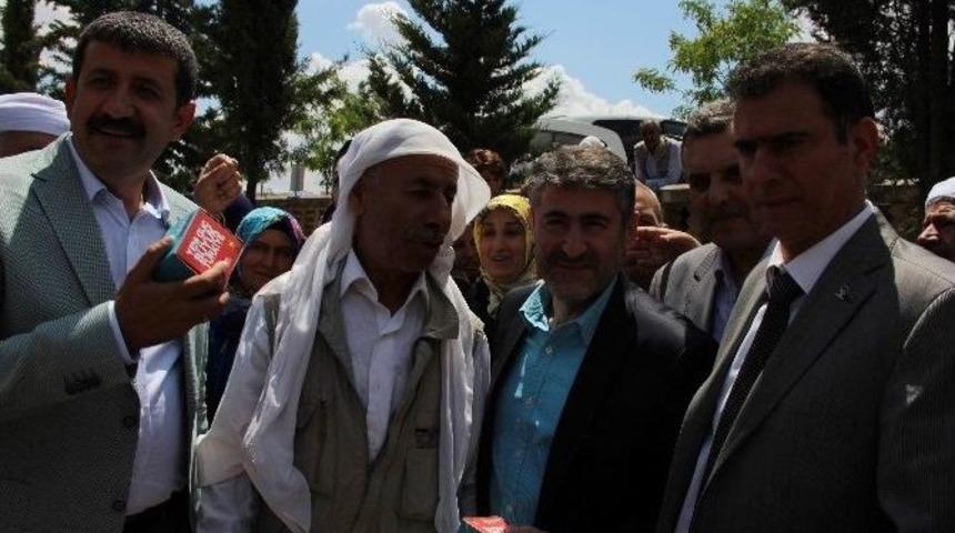 Ak Partili Nebati, Kandil Simidi Dağıttı