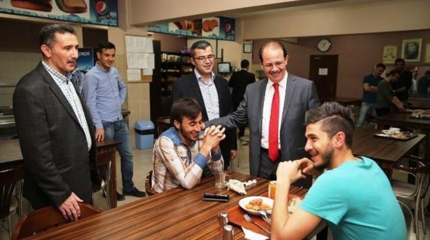 Rekt&ouml;r Coşkun Kyk Yurt M&uuml;d&uuml;rl&uuml;ğ&uuml;nde Ziyarette Bulundu