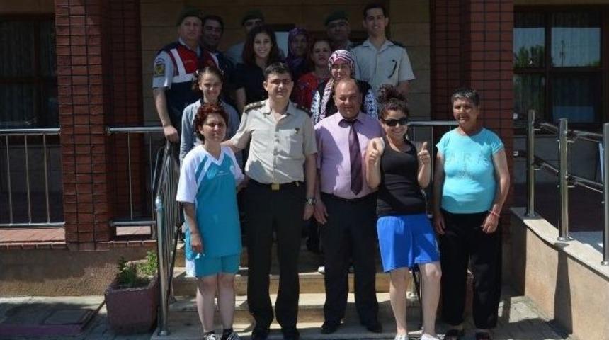 Komutanlardan, Rehabilitasyon Merkezine Ziyaret