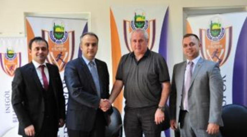 İneg&ouml;l Belediyespor Voleybolda Aksoy'la Devam Ediyor