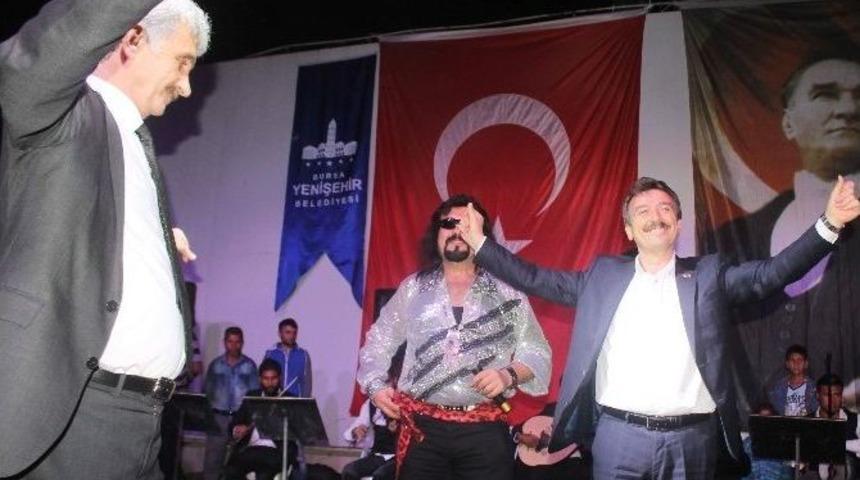 Roman Gecesinde Başkan &Ccedil;iftetelli Oynadı