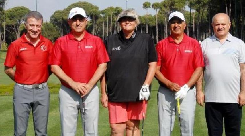 Dışişleri Bakanı &Ccedil;avuşoğlu Golf Oynadı