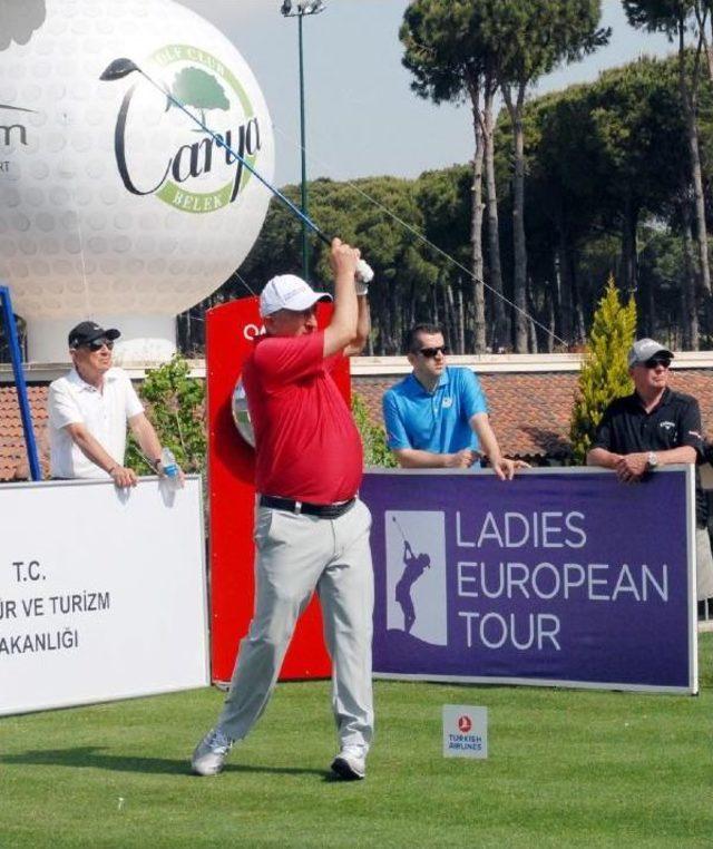 Dışişleri Bakanı Çavuşoğlu Golf Oynadı