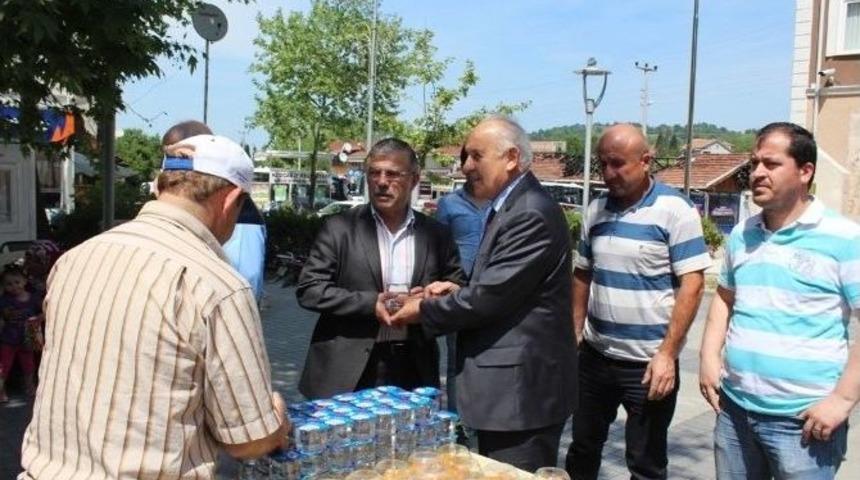 Başkan Karaman Kandil Tatlısı Dağıttı