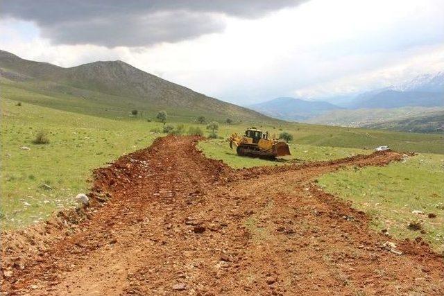 Ekin&ouml;z&uuml;&rsquo;nde Yayla Yollarına Bakım &Ccedil;alışması Başladı 1